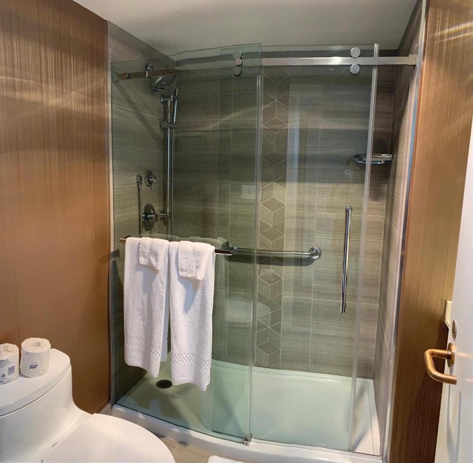 Quarto Duplo Deluxe com 2 Camas de Casal