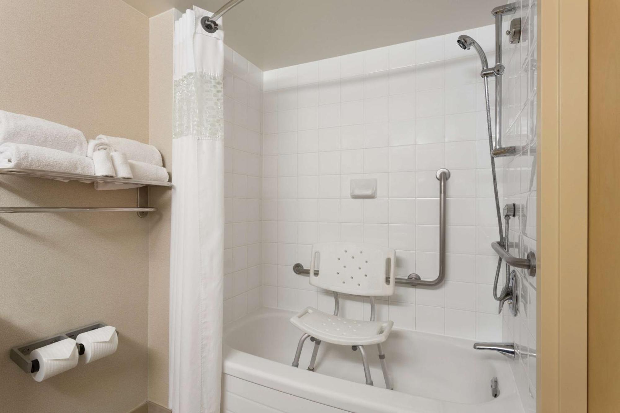 Chambre Lit King-Size pour Personnes à Mobilité Réduite - Non-Fumeurs