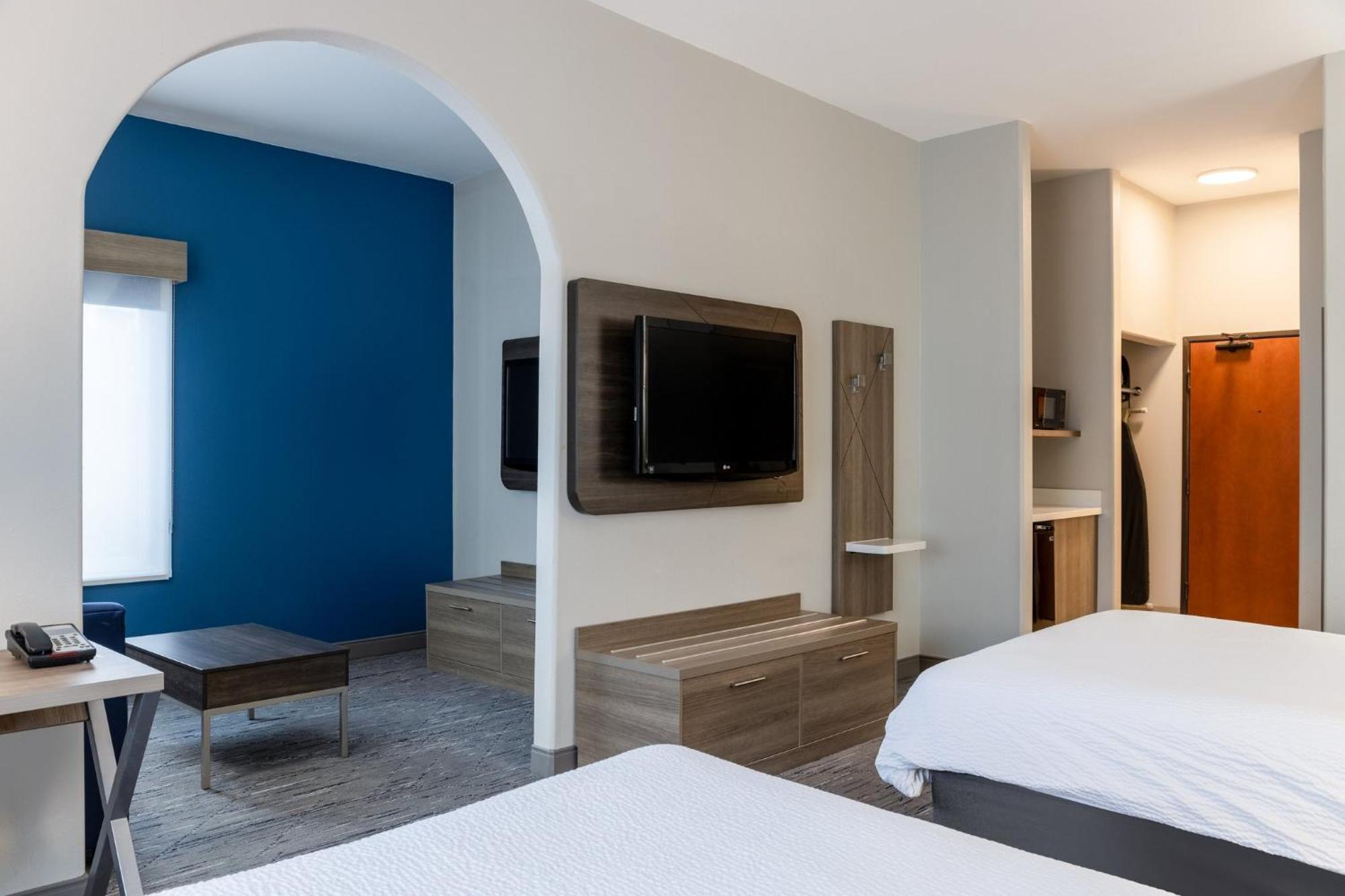 Studio Suite with Two Queen Beds - Non-Smoking