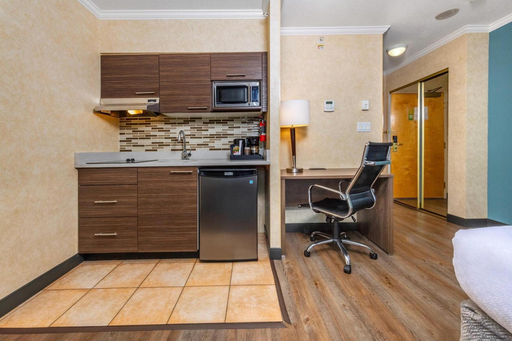Efficiency Quadruple Room Non Smoking