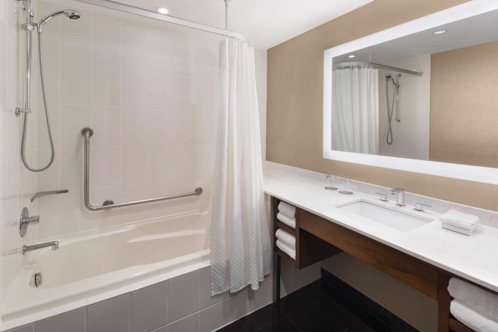 King Room Tub Mobility Hearing Access