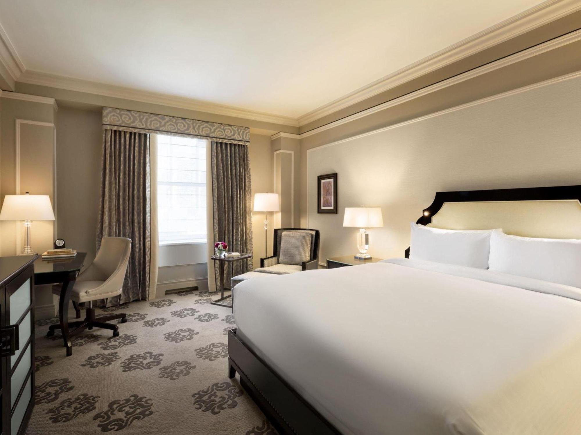 Deluxe Room King Bed